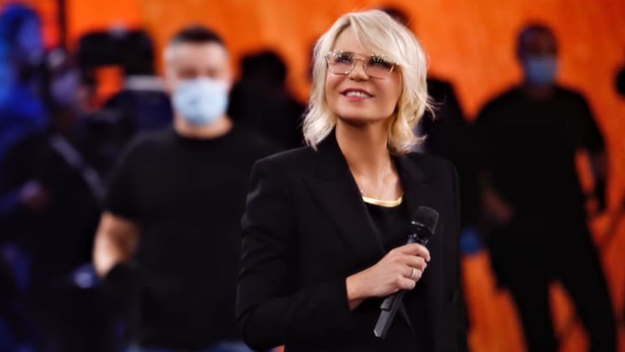 amici di maria de filippi foto conduttrice