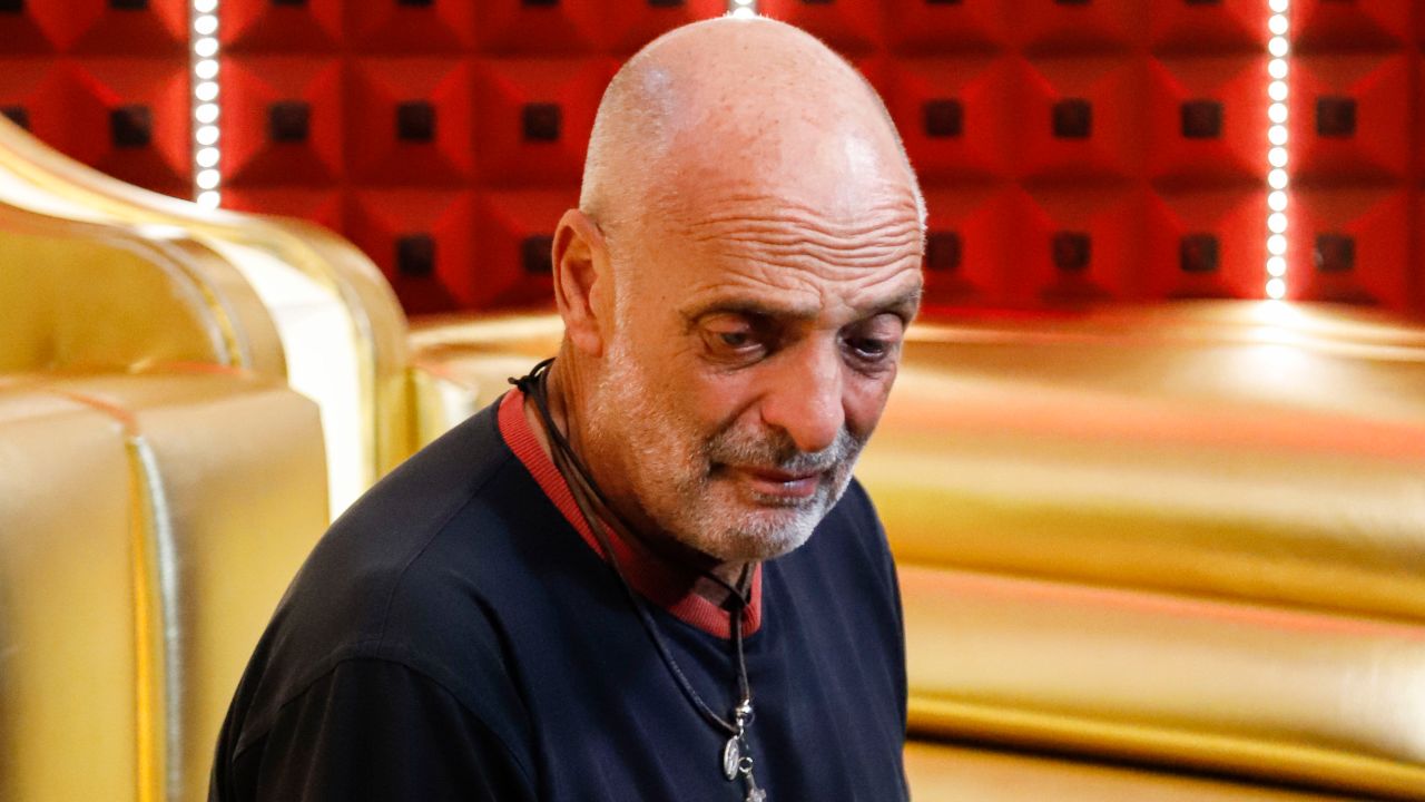 gf vip paolo brosio si commuove