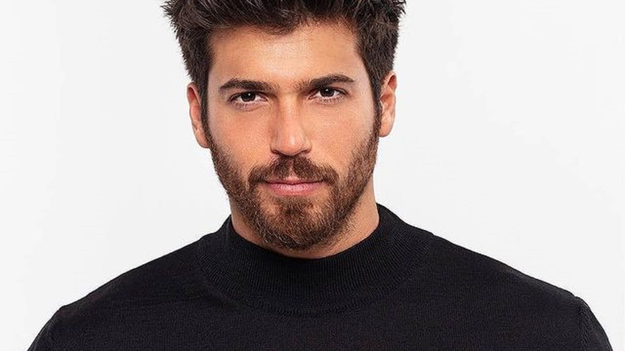 Can Yaman maglione