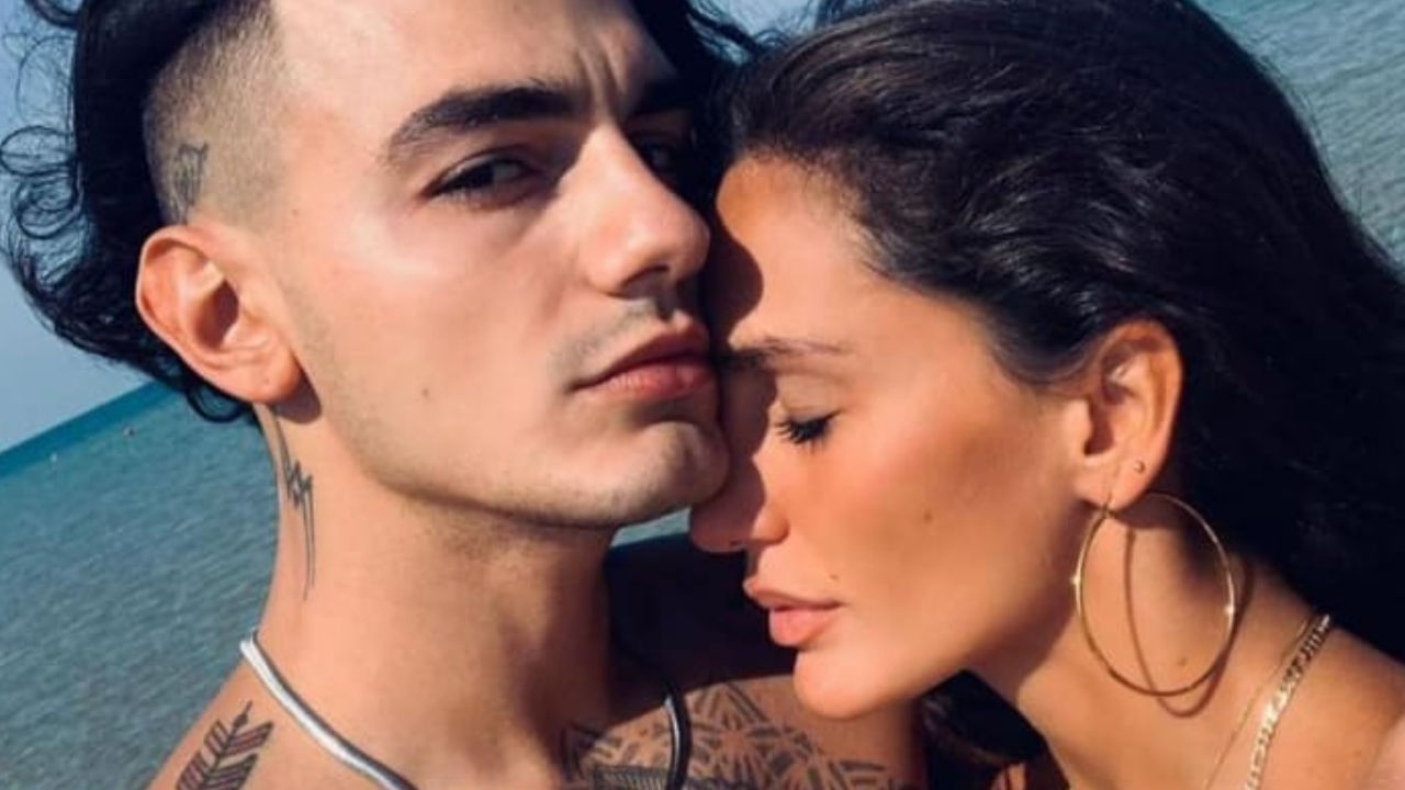 elena d'amario e alessio la padula foto al mare insieme