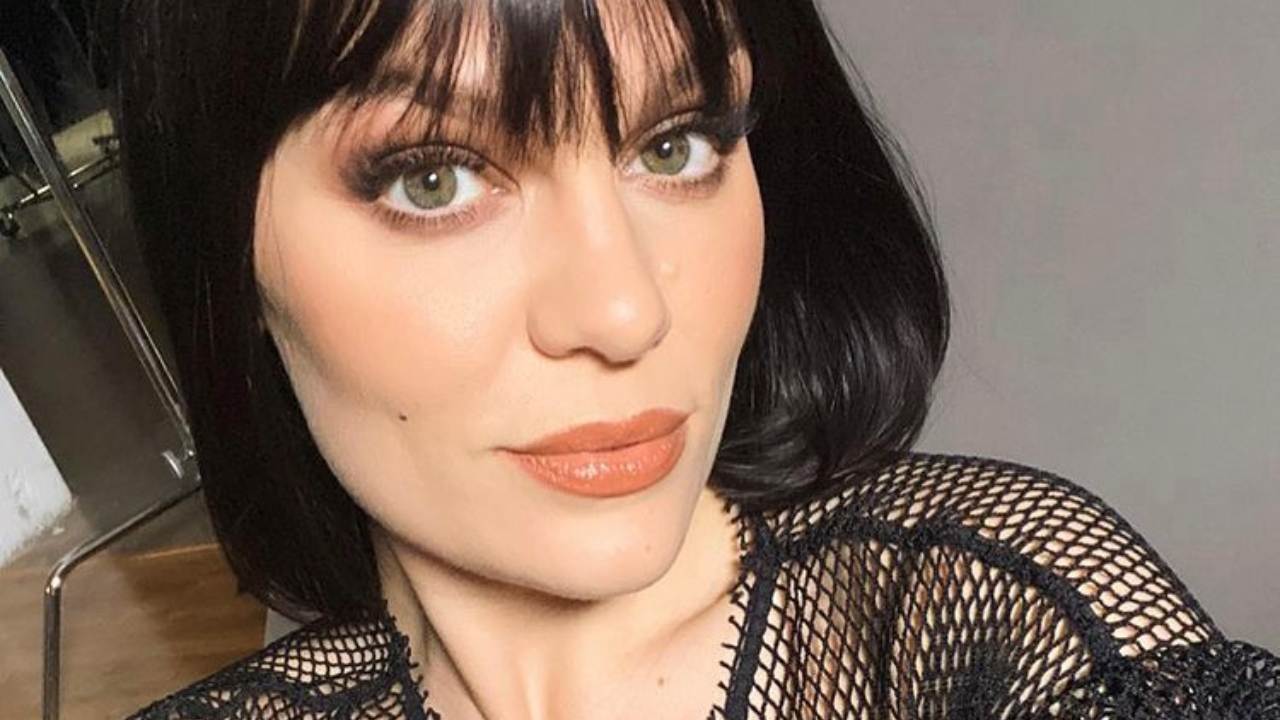 jessie j selfie del 2020 con frangetta