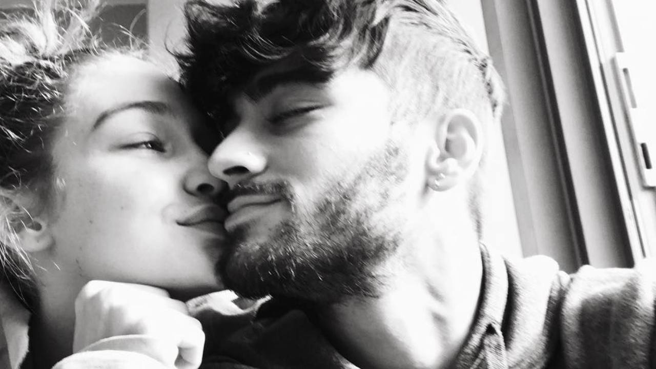 gigi hadid e zayn malik, selfie b&w