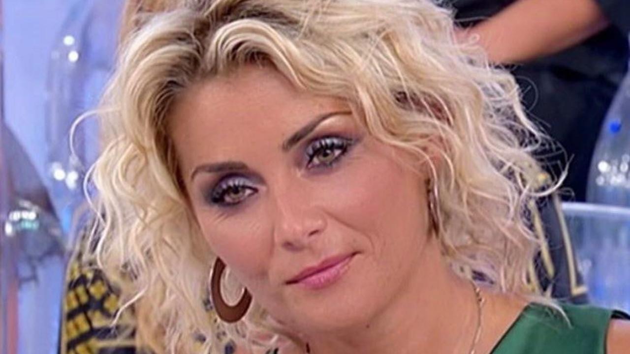 Uomini e Donne, Carlotta Savorelli si sfoga crudele attacco sulla malattia