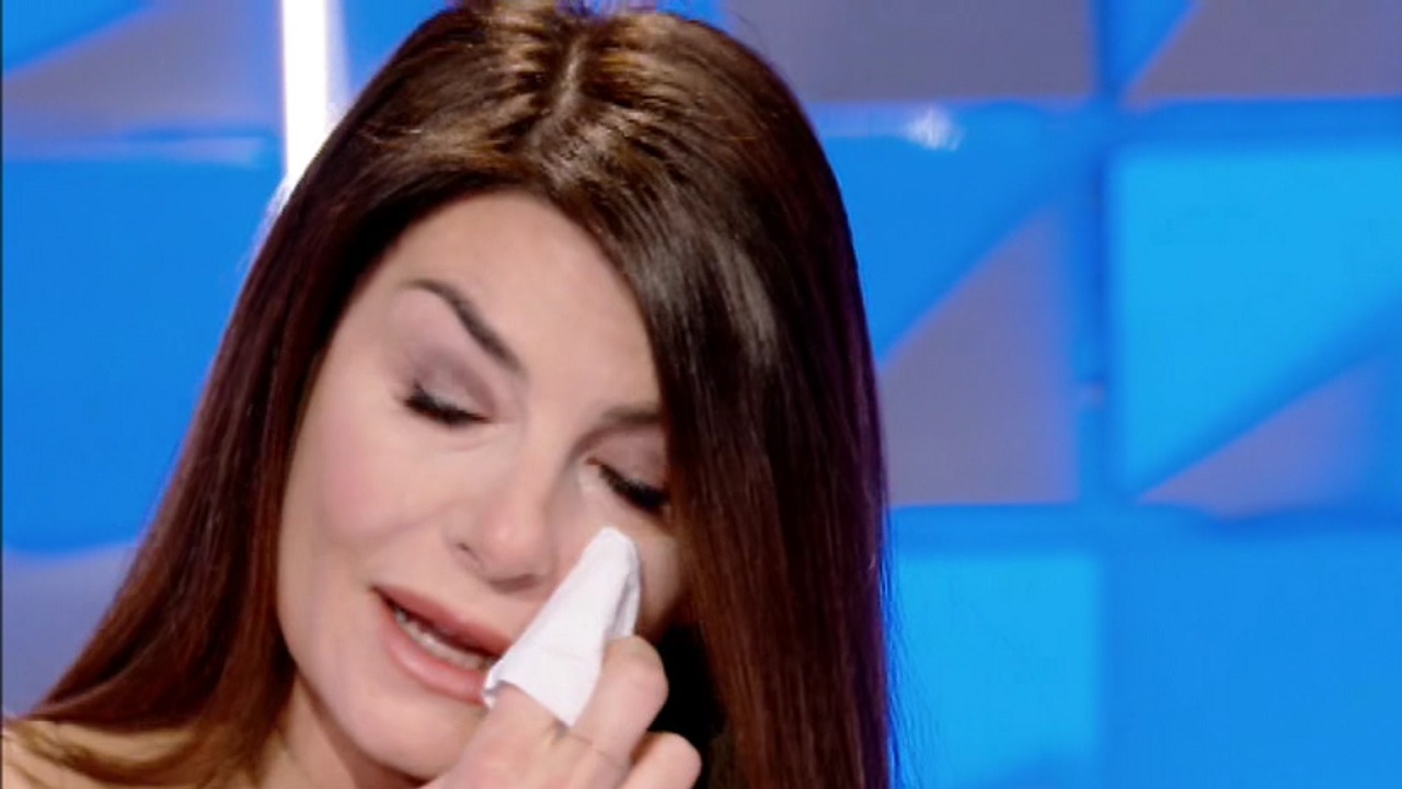 Ilaria D'Amico in lacrime a verissimo