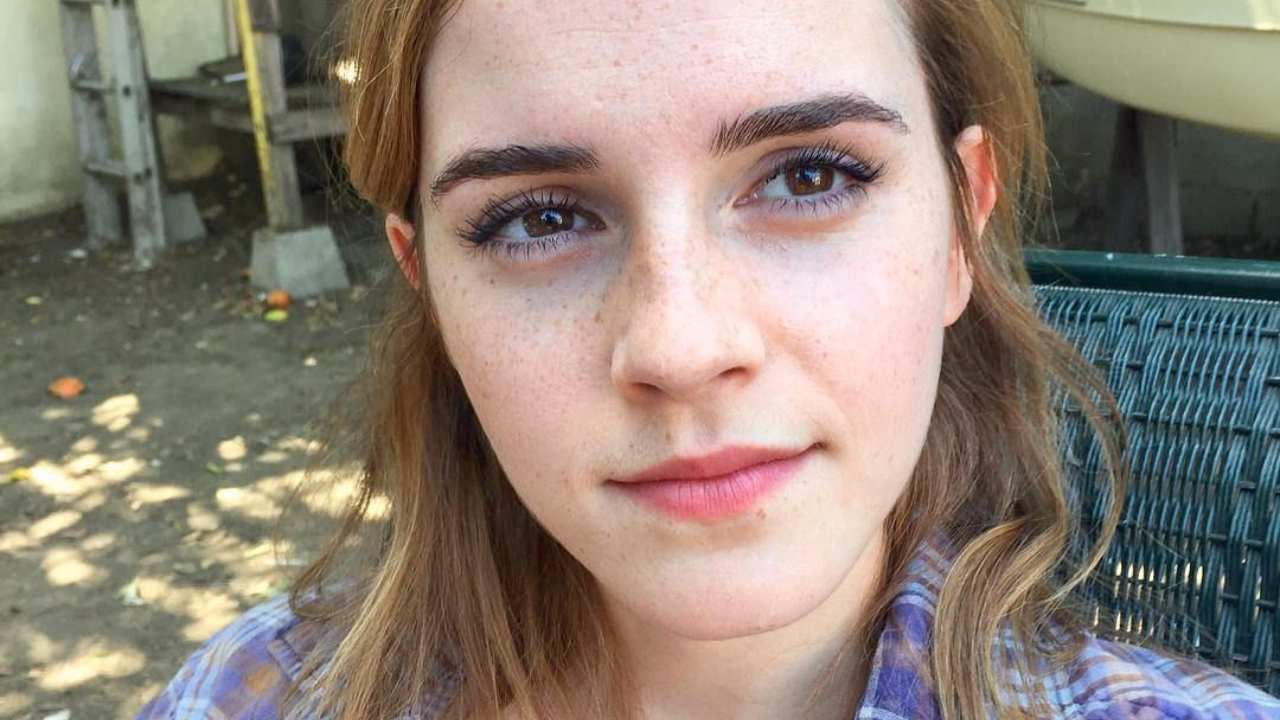 emma watson, selfie con camicia