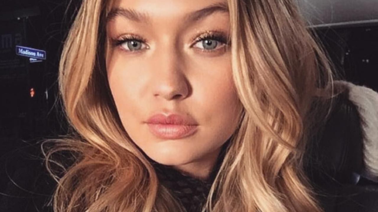 gigi hadid selfie