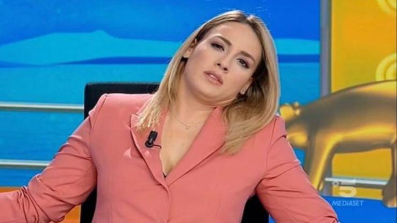 francesca manzini a striscia la notizia