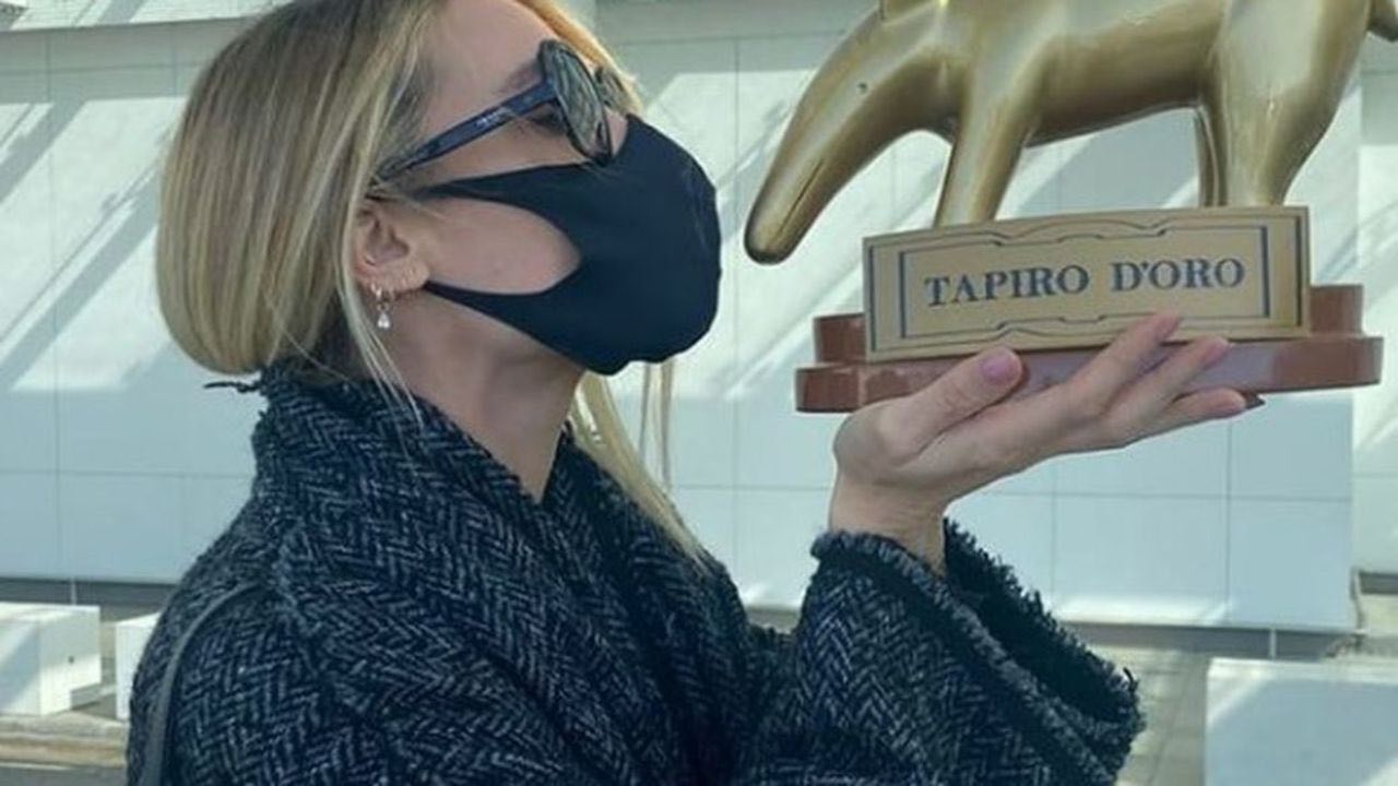 Ilary Blasi gaffe isola tapiro d'oro striscia