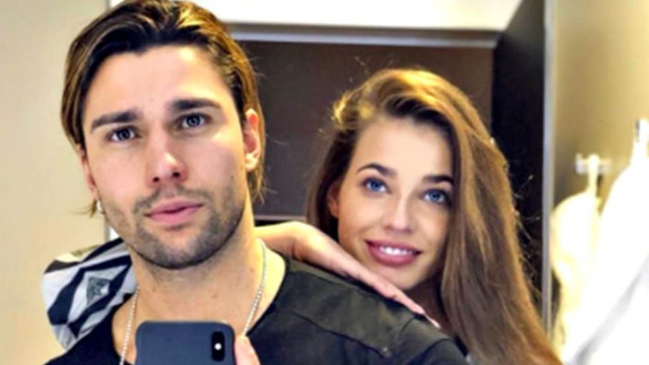 luca onestini e ivana mrazova, selfie allo specchio