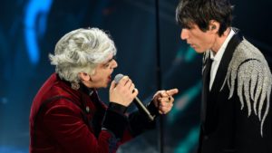 Morgan colpisce ancora: cosa fa mentre Bugo canta a Sanremo (Video) Morgan colpisce ancora: cosa fa mentre Bugo canta a Sanremo (Video)