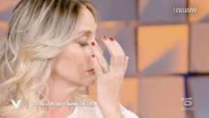 Stefania Orlando si commuove a Verissimo: “È stato un grande dolore” Stefania Orlando si commuove a Verissimo: “È stato un grande dolore”