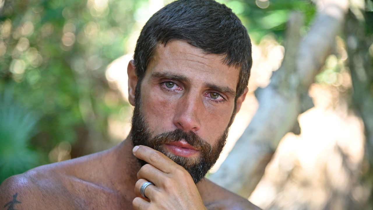 gilles rocca che piange