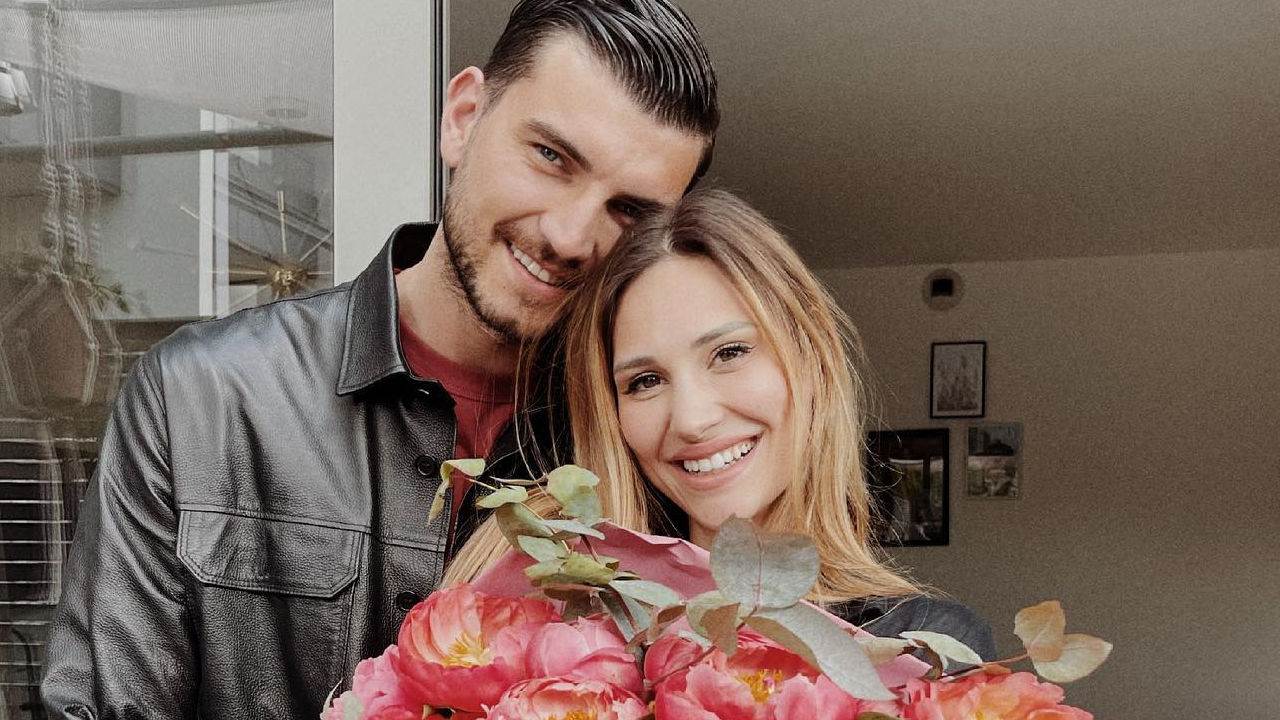 beatrice valli e marco fantini con fiori