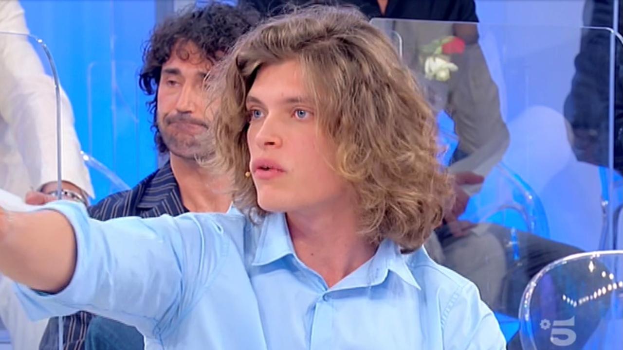 massimiliano mollicone con camicia azzurra a ued