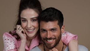Mr Wrong, anticipazioni oggi 21 giugno: Ozgur bacia Yesim e Ezgi è disperata Mr Wrong, anticipazioni oggi 21 giugno: Ozgur bacia Yesim e Ezgi è disperata