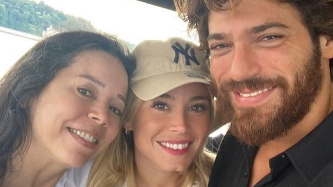 Can Yaman con la mamma e Diletta Leotta