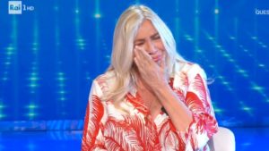 Mara Venier torna in tv e scoppia a piangere: lo sfogo in diretta Mara Venier torna in tv e scoppia a piangere: lo sfogo in diretta