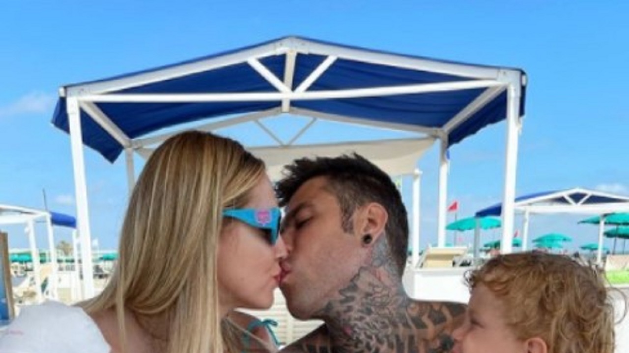 Chiara Ferragni e Fedez al mare