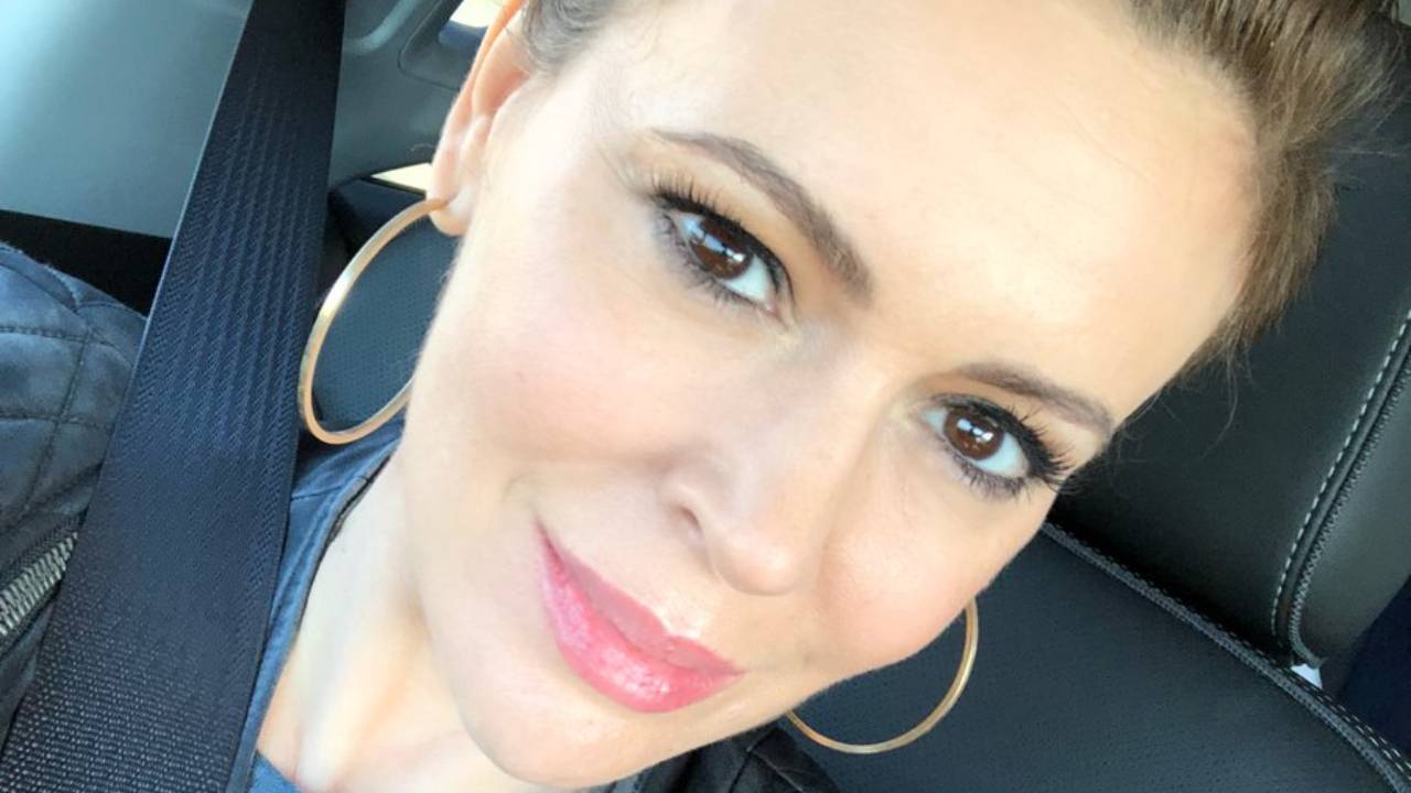 alyssa milano, foto in macchina