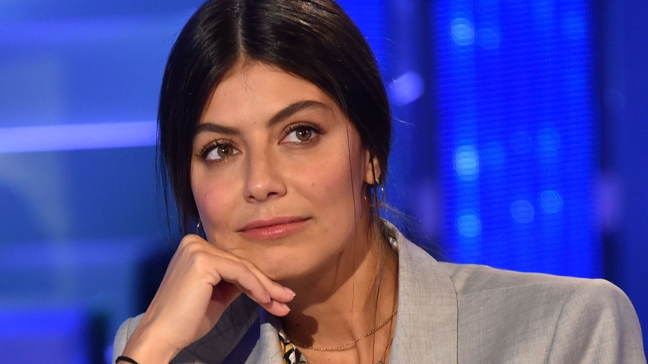 alessandra mastronardi capelli raccolti