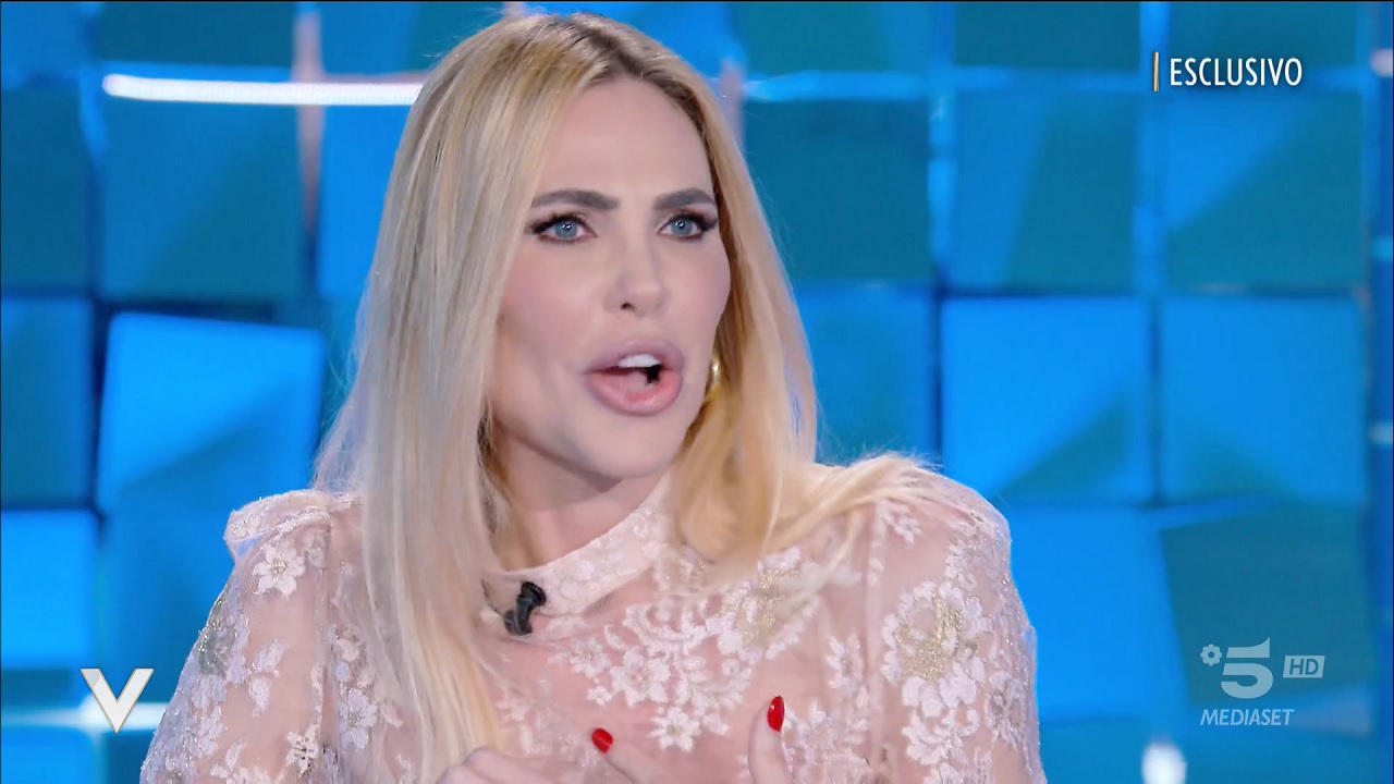 Ilary Blasi presenta L'Isola a Verissimo