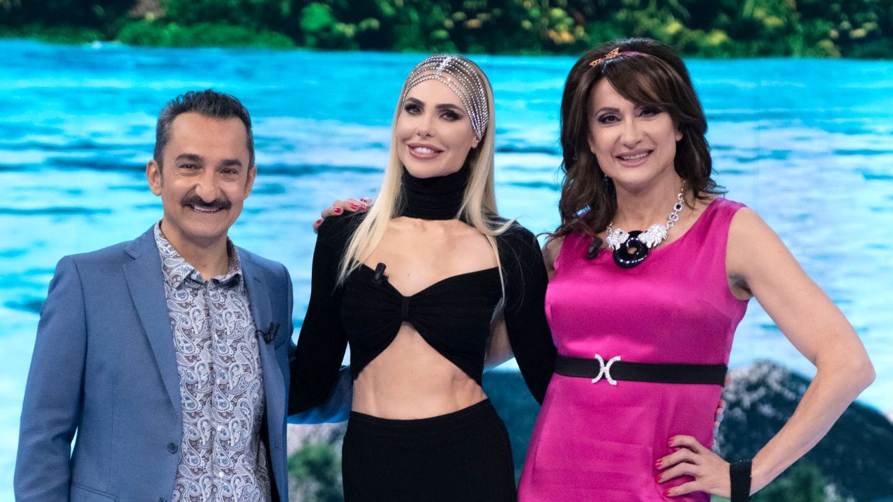 ilary blasi tra nicola savino e vladimir luxuria