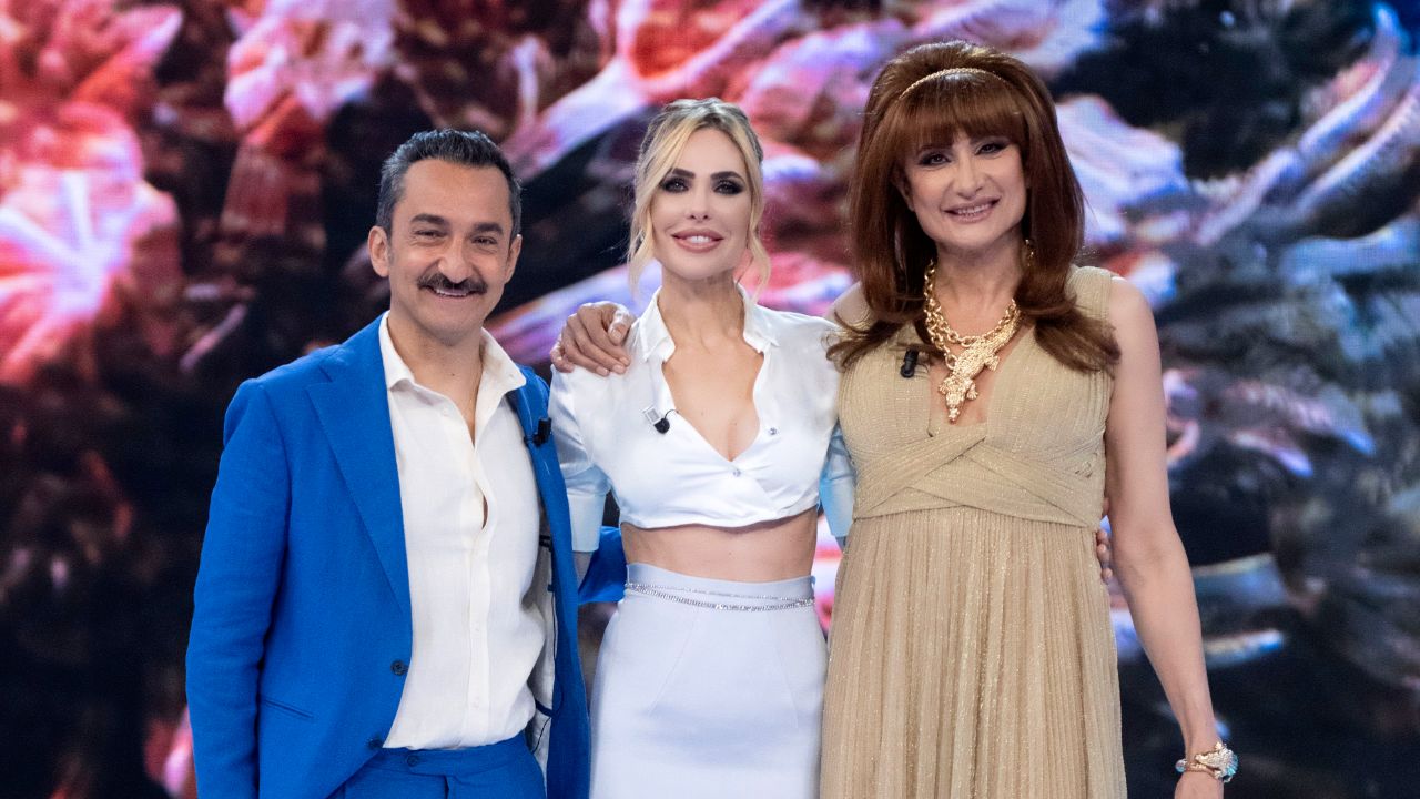 ilary blasi con savino e luxuria