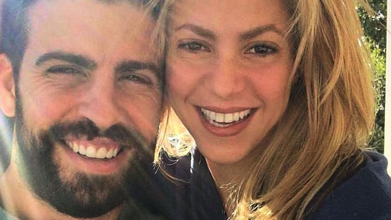 shakira e pique sorridono insieme