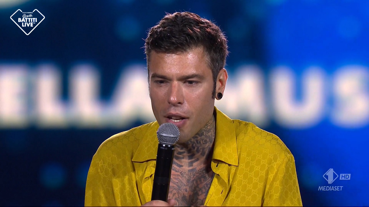 Fedez imbarazzato a Battiti Live