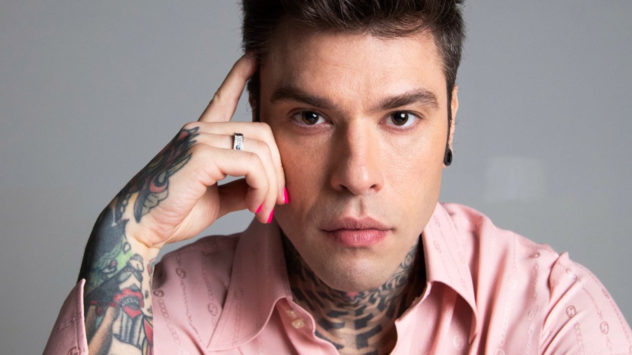 fedez con smalto rosa