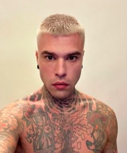 fedez-capelli-biondi