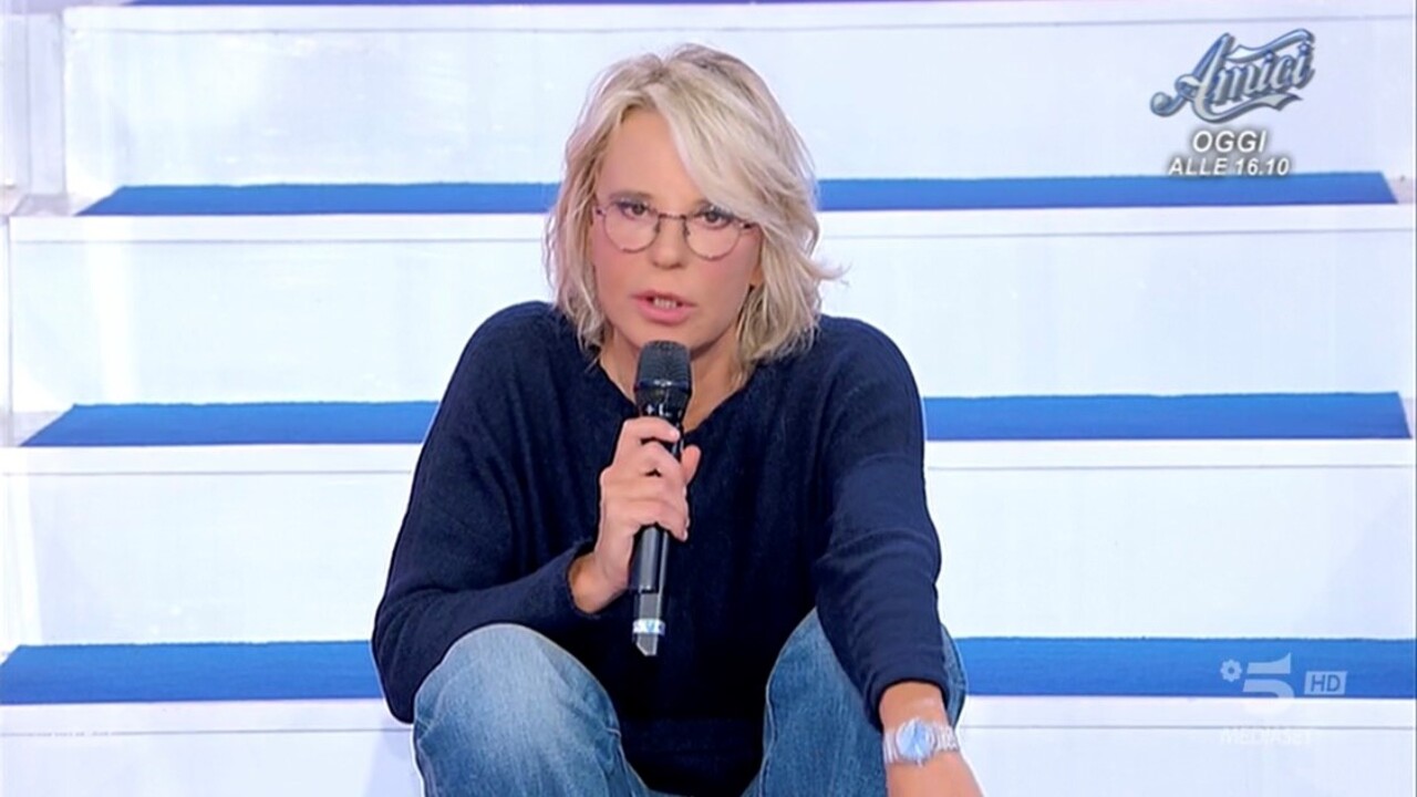 maria de filippi si arrabbia a uomini e donne