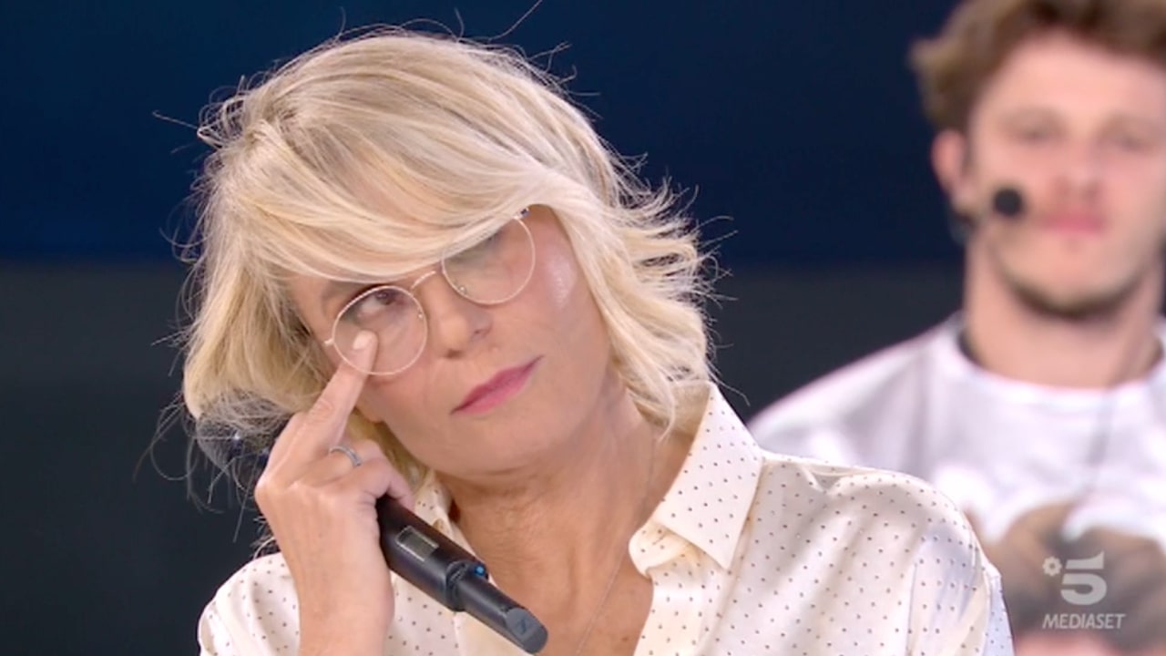 lacrime maria de filippi ad amici