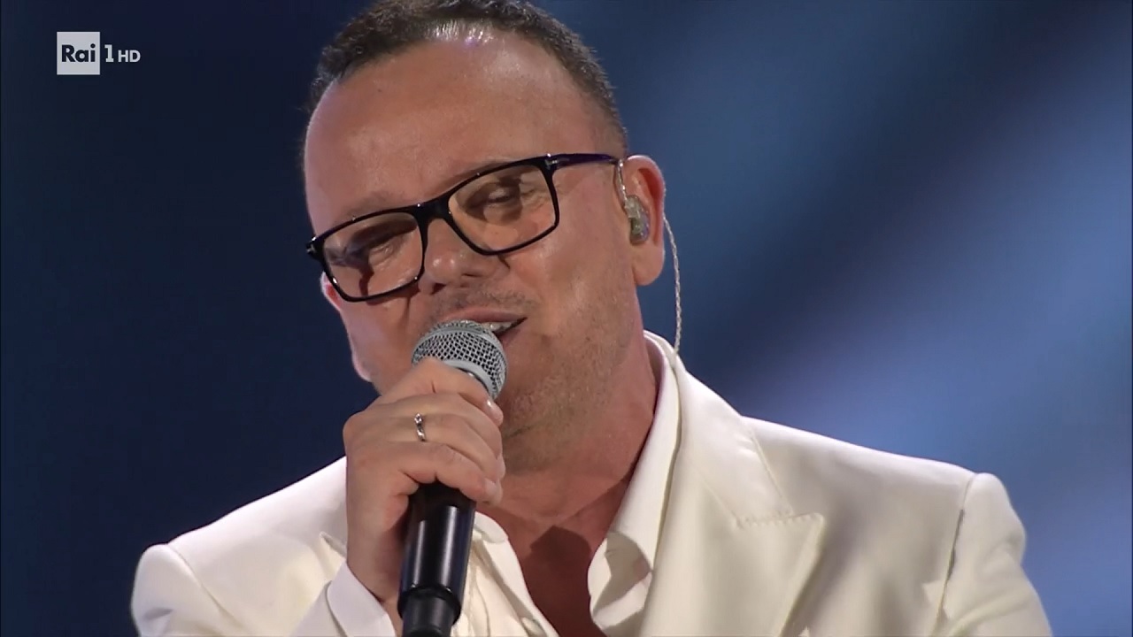 Gigi D'Alessio, caos al concerto