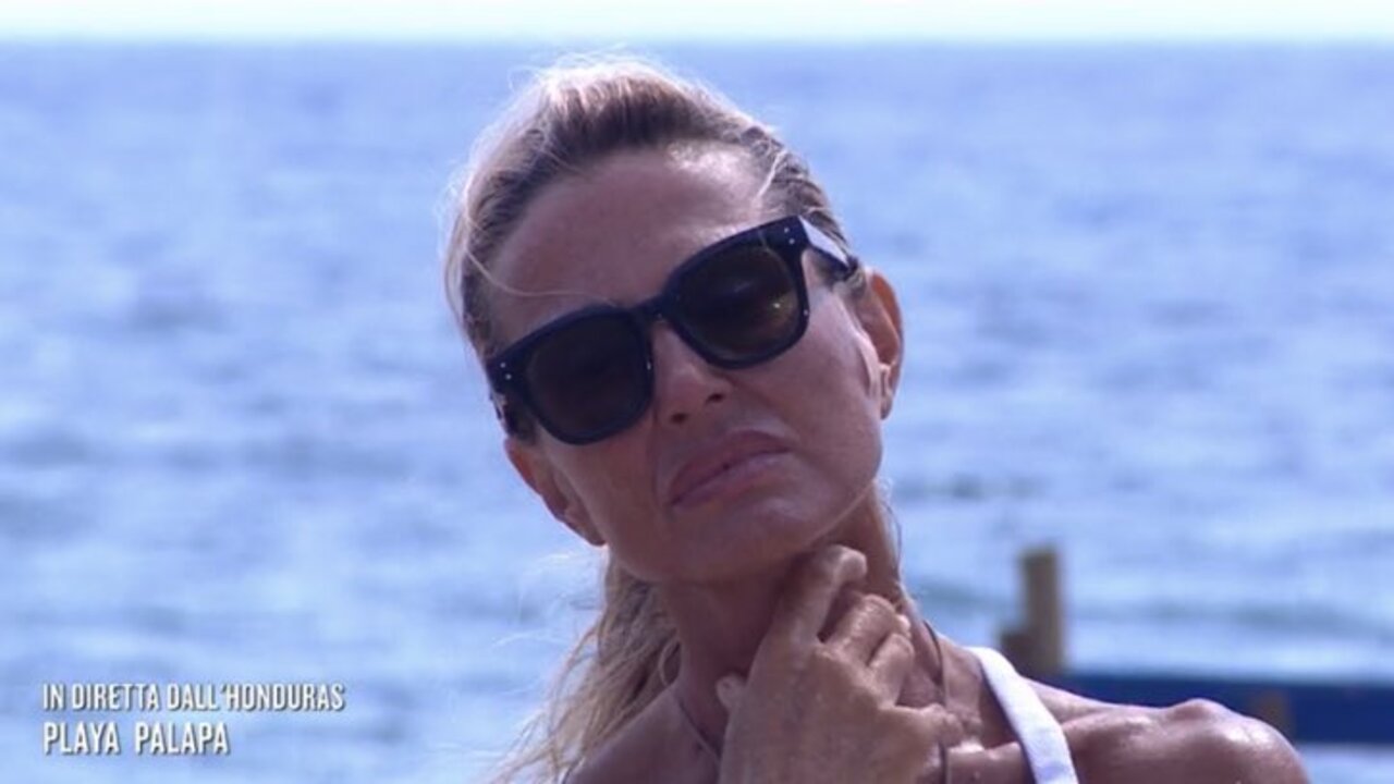 nathaly caldonazzo a l'isola dei famosi 2023