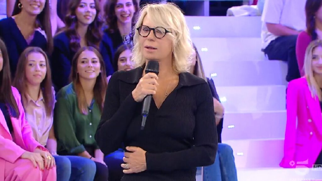 Maria de filippi e l'anticipazione ad Amici 3 dicembre