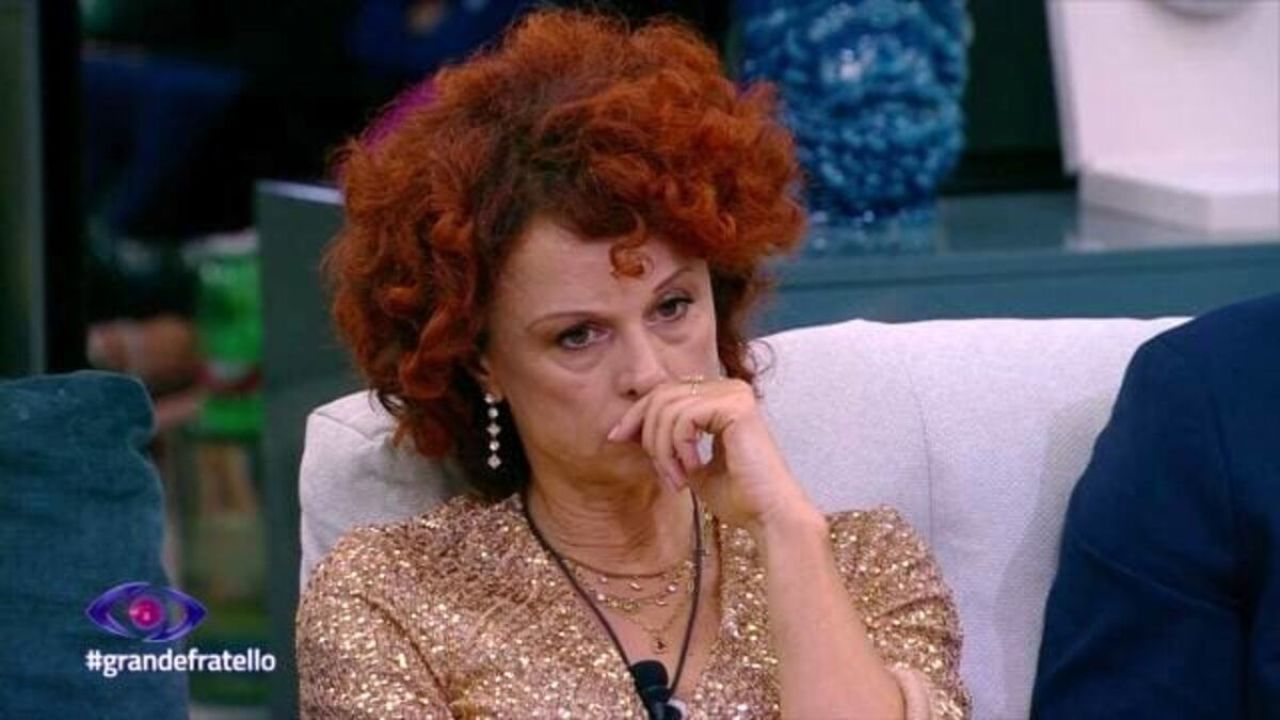 Beatrice Luzzi accigliata