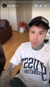 Fedez la mia vita nelle buste di plastica