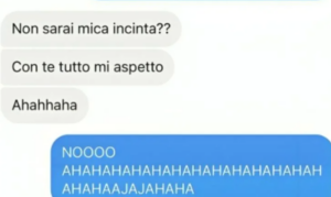 Parte di chat dove una sua amica e chiede se è incinta