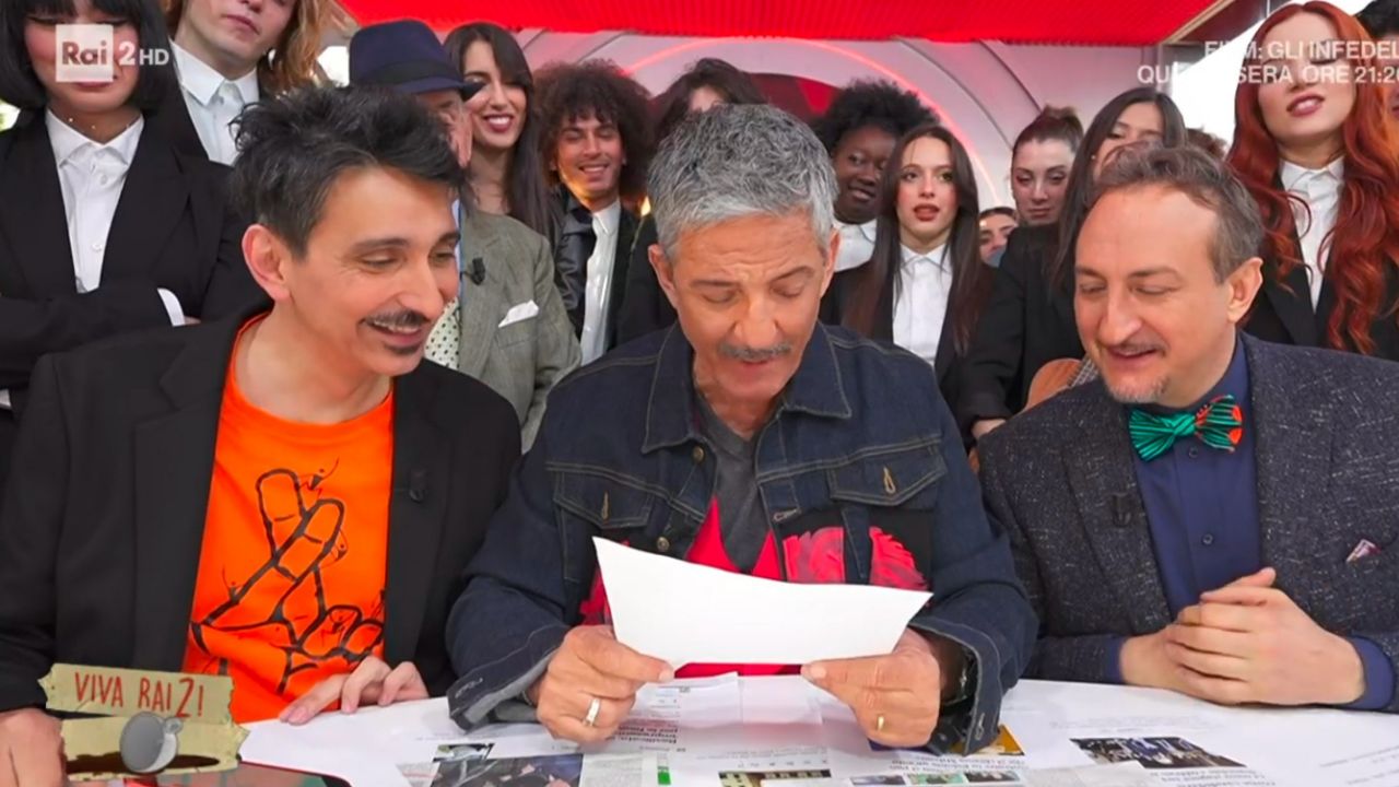 Fiorello a Viva Rai 2 annuncia Amadeus al Nove legge comunicato fake