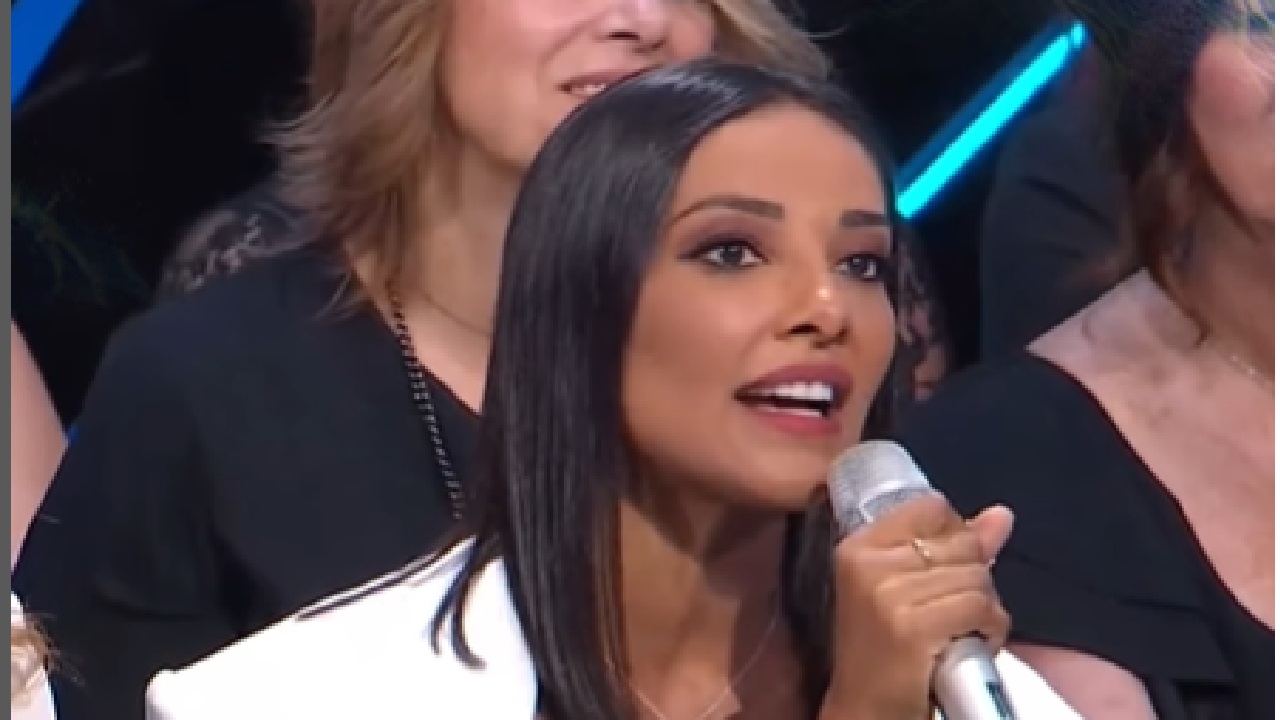 Juliana Moreira sbrocca
