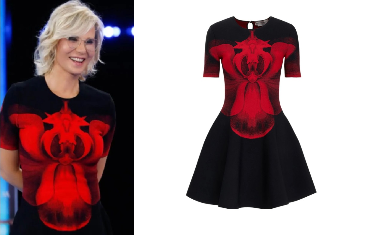 Maria De Filippi e l'abito con stampa