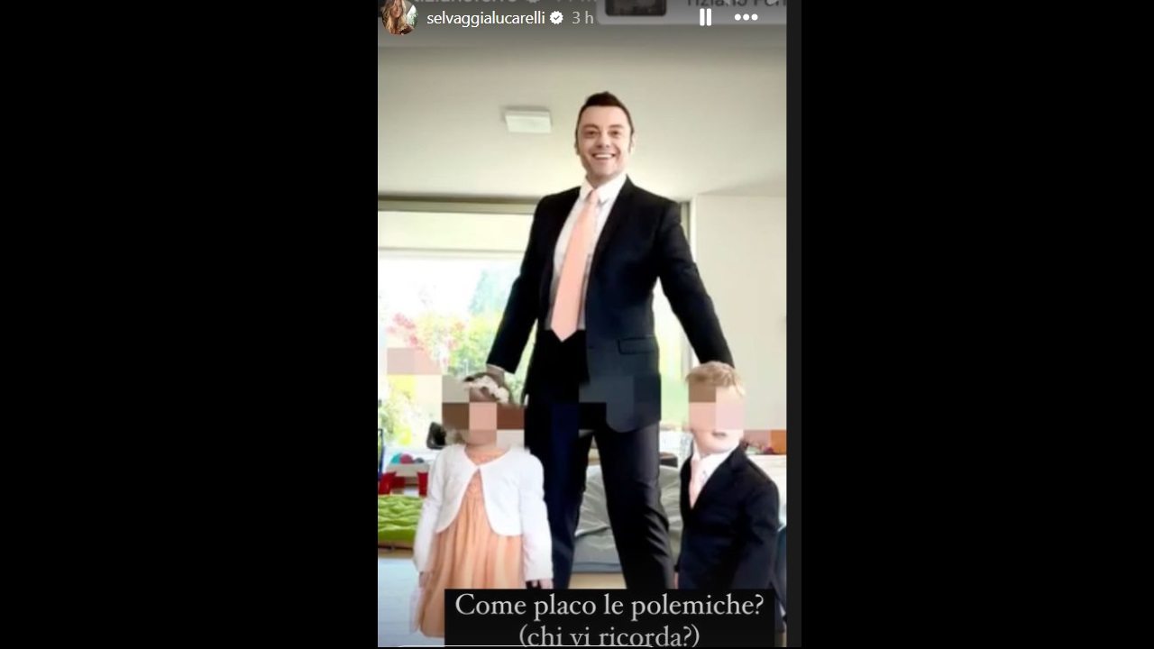 Tiziano Ferro con i suoi figli