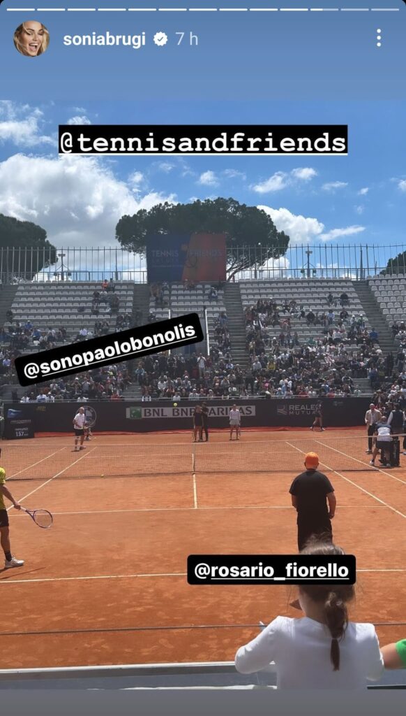 Sonia Bruganelli pubblica foto ad un evento benefico