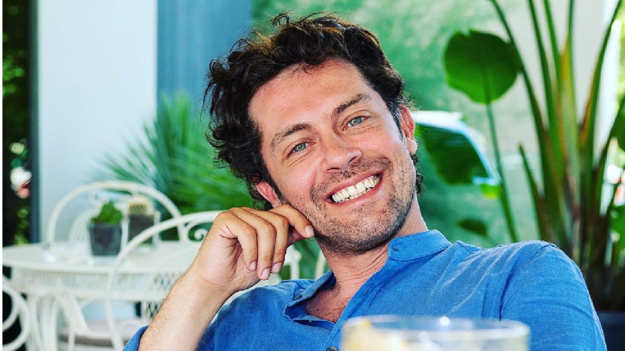 Raffaello Tonon cameriere al ristorante