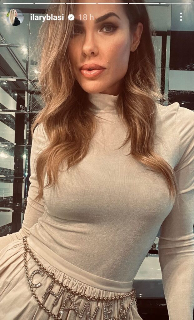 Ilary Blasi sfoggia una cintura Chanel