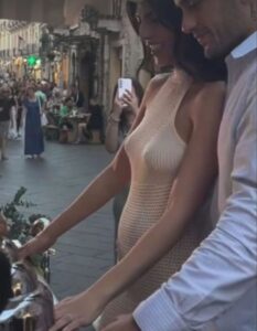 Giulia Salemi con pancino sospetto