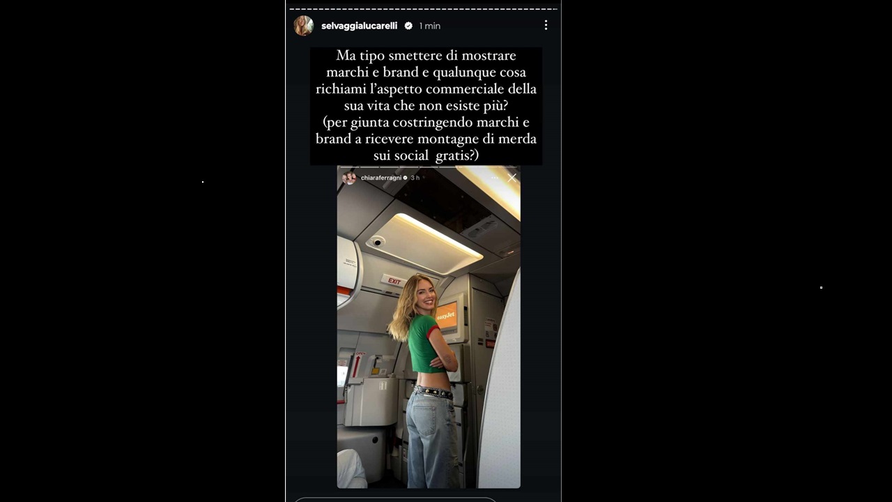 Chiara Ferragni su un volo EasyJet
