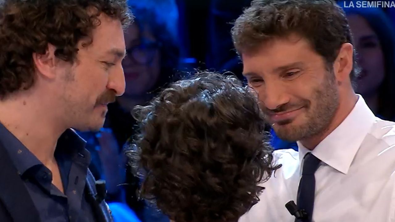 Stefano De Martino commosso ad Affari Tuoi