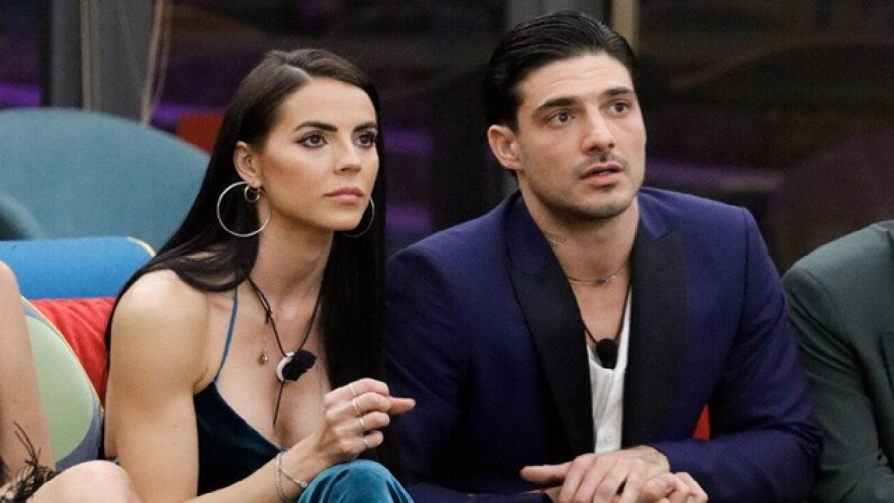 Lorenzo Spolverato e Shaila Gatta divano GF